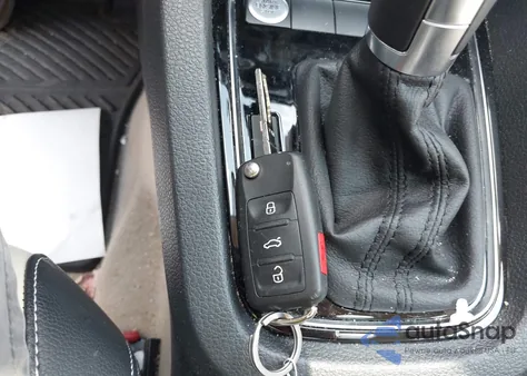 2015 Volkswagen Jetta 1.8T Sel z USA, uszkodzony, nr VIN 3VWL17AJ9FM400023